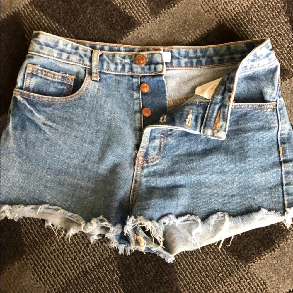 Forever 21 Raw Hem Button Up Denim Shorts size 27